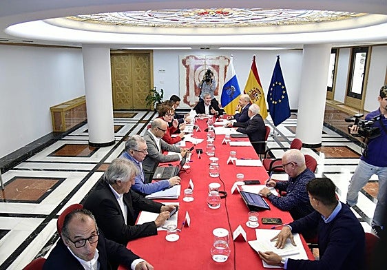 El Gobierno esbozó el nuevo presupuesto ante el Consejo asesor del presidente.