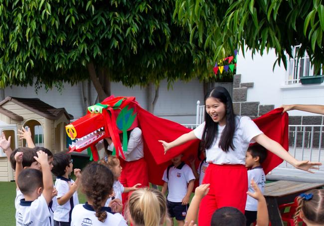 Asamblea de lengua china en el Colegio Hispano Inglés.