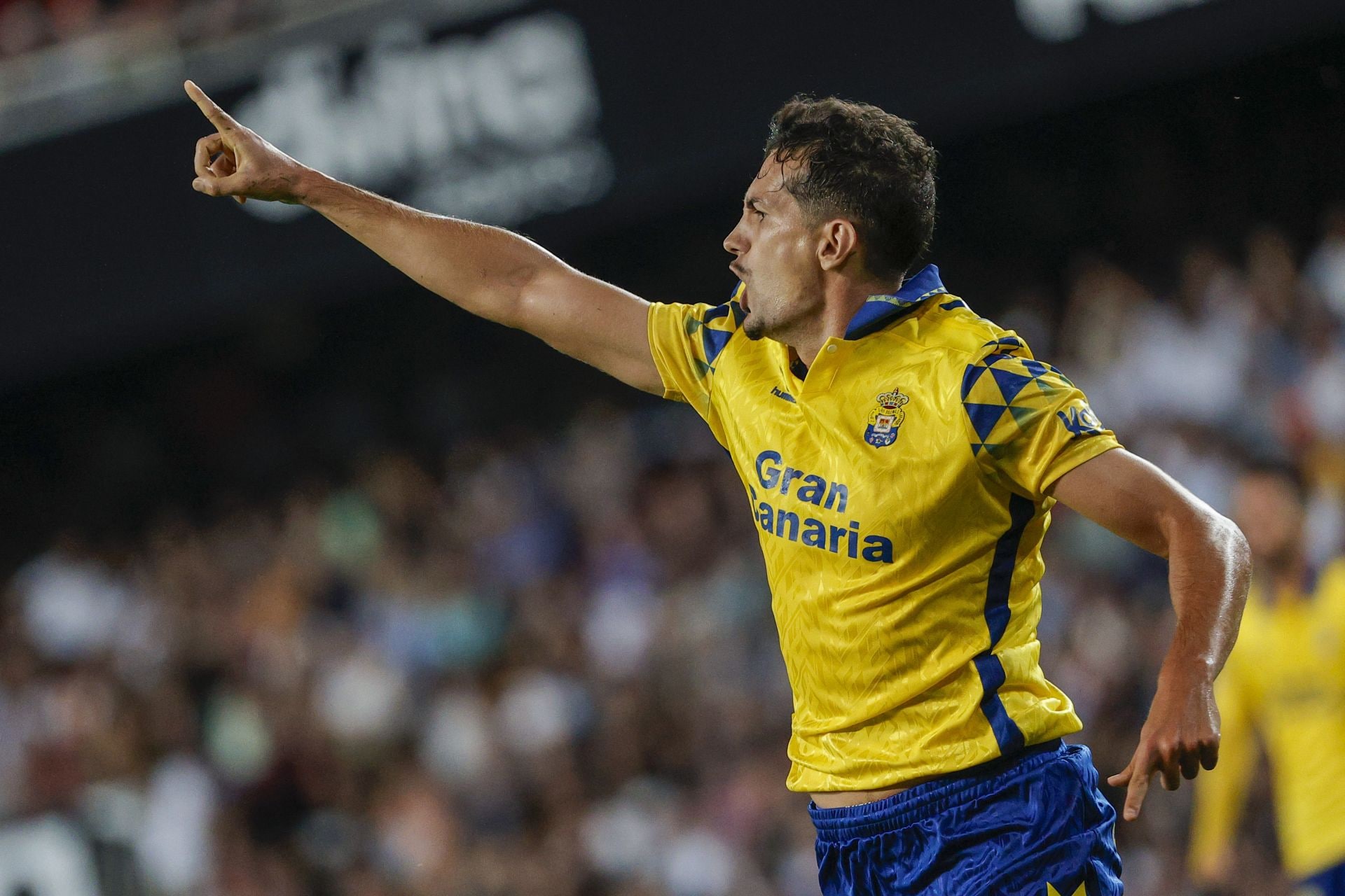 Álex Muñoz celebra el gol con el que puso el 1-1.