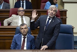 El presidente de Canarias, Fernando Clavijo, durante su intervención en el pleno del Parlamento de Canarias este martes.