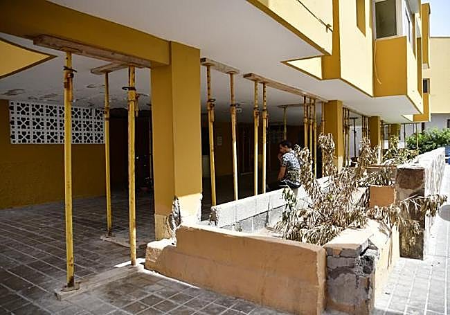 Viviendas de Santa Águeda, en El Pajar, apuntaladas.