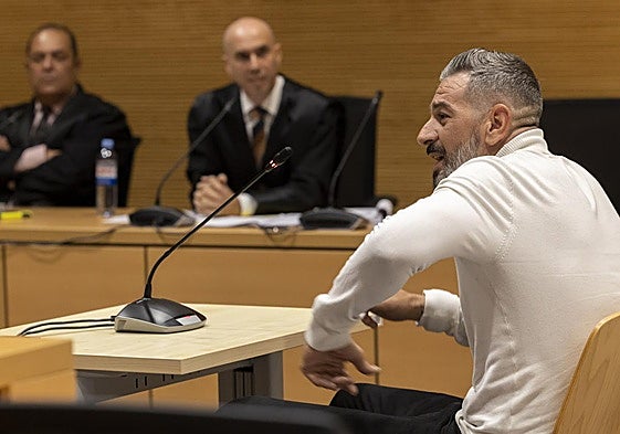 El acusado, Ubay A.A, en el juicio declarando ante el jurado.