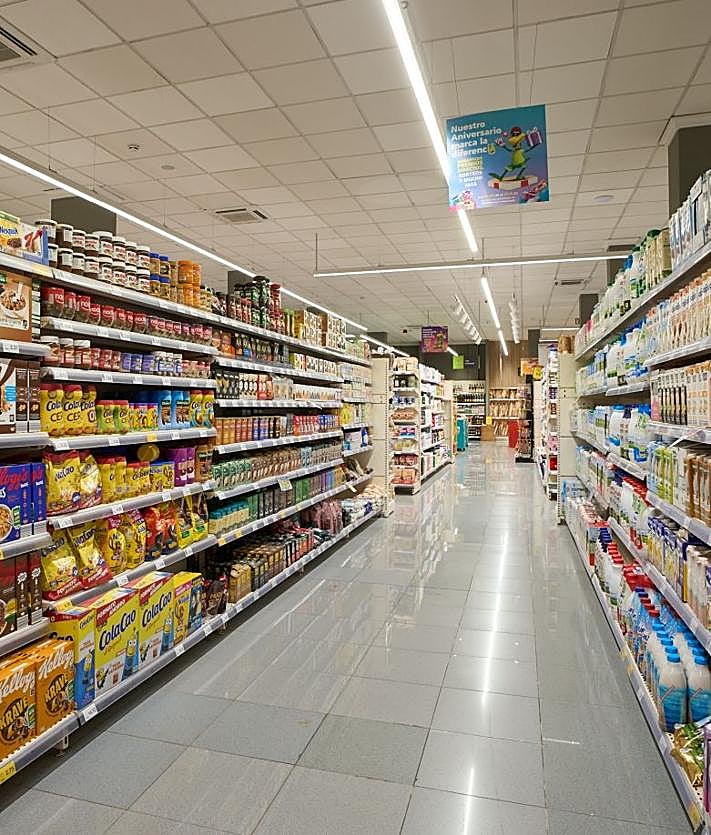 Imagen secundaria 2 - HiperDino renueva la imagen de dos de sus tiendas en Tenerife y Fuerteventura