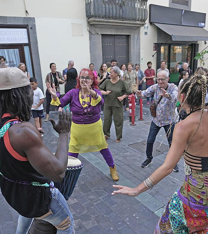 Imagen secundaria 2 - Cultura y ocio pasean por Triana
