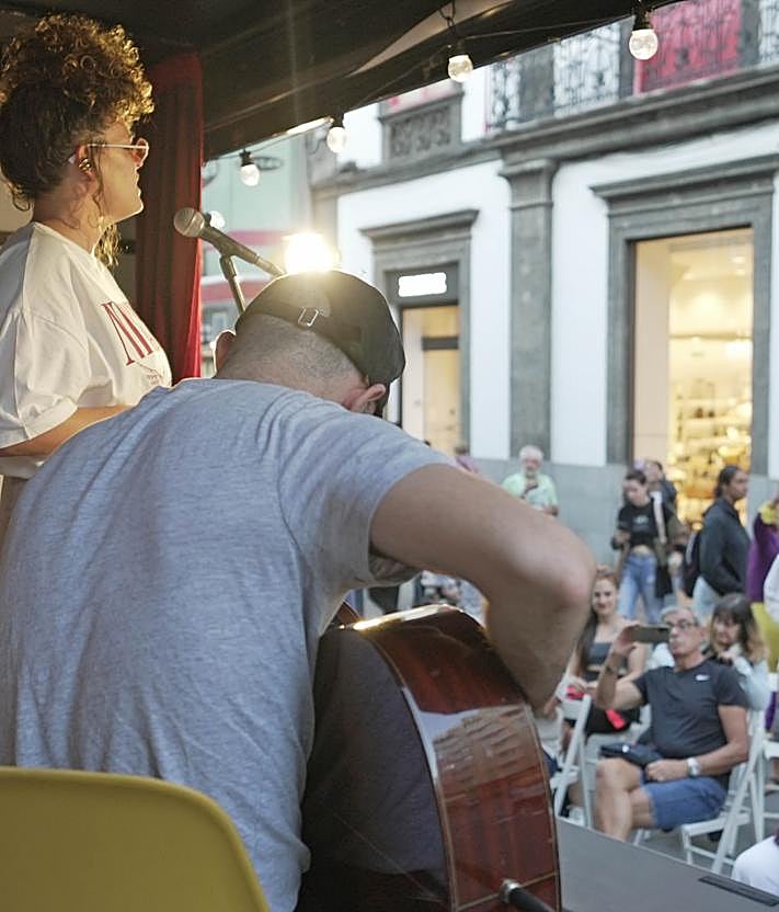 Imagen secundaria 2 - Cultura y ocio pasean por Triana
