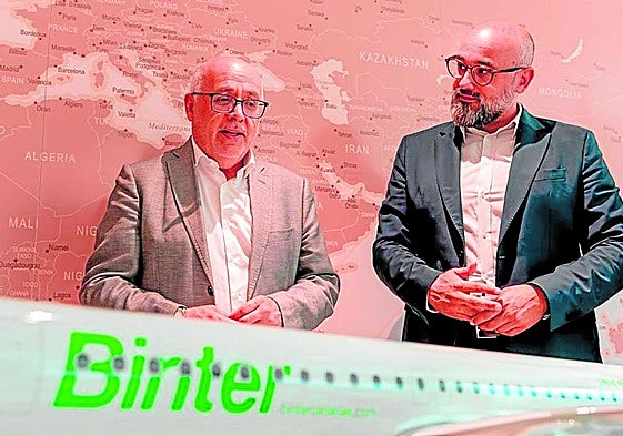 Uno de los aviones de Binter que hace la ruta entre Gran Canaria y Madrid luce en su cola el logotipo de la candidatura del mundial 2030.