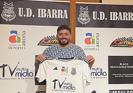 La presentación del hijo de Maradona en Tenerife, en imágenes