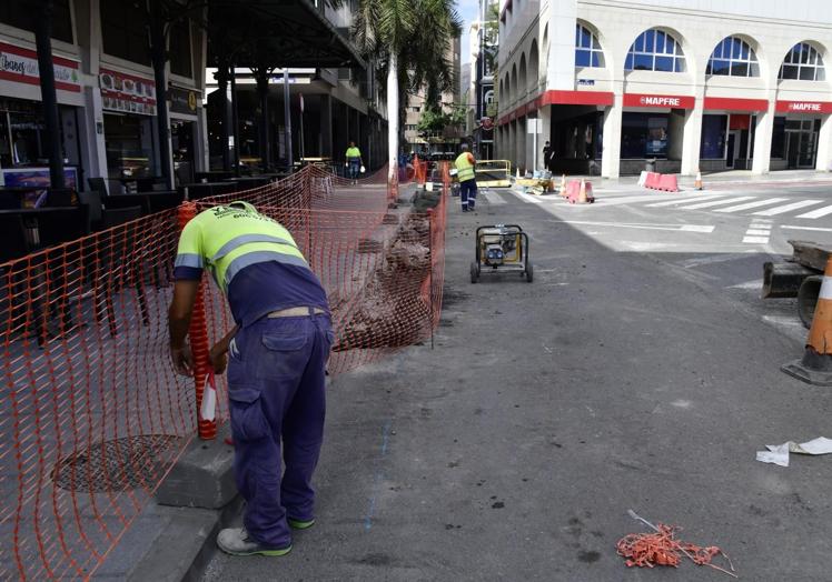 Obras en la calle Eduardo Benot.