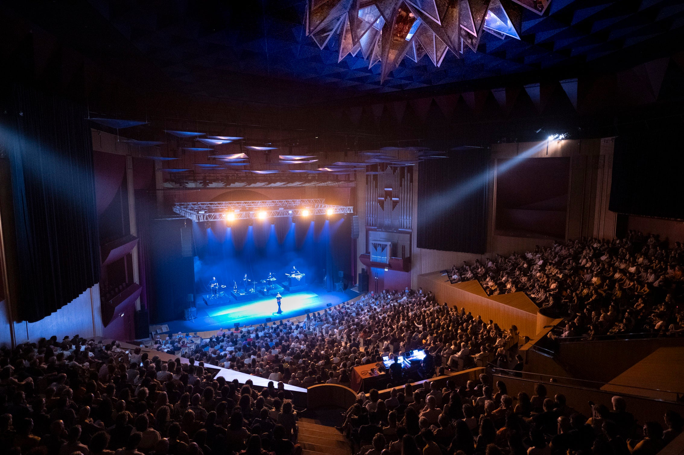 Rodrigo Cuevas cautiva al público grancanario