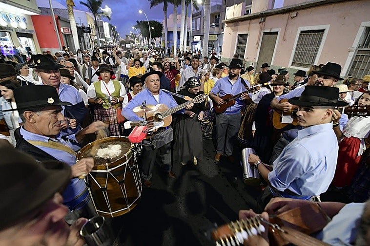 Un total de doce carretas formaron parte de la comitiva.