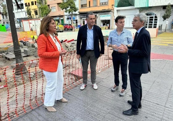 Imagen de archivo de cuatro concejales del PP en laobra del tramo 8 de la MetroGuagua.