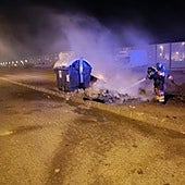 Noche 'movida' en Arrecife: arden 15 contenedores y tres vehículos resultan afectados