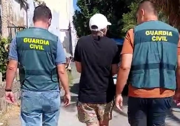 Imagen del pasajero detenido por la Guardia Civil en Gran Canaria.