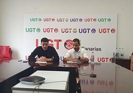Héctor Fajardo, a la izquierda, secretario de organización de UGT Canarias.
