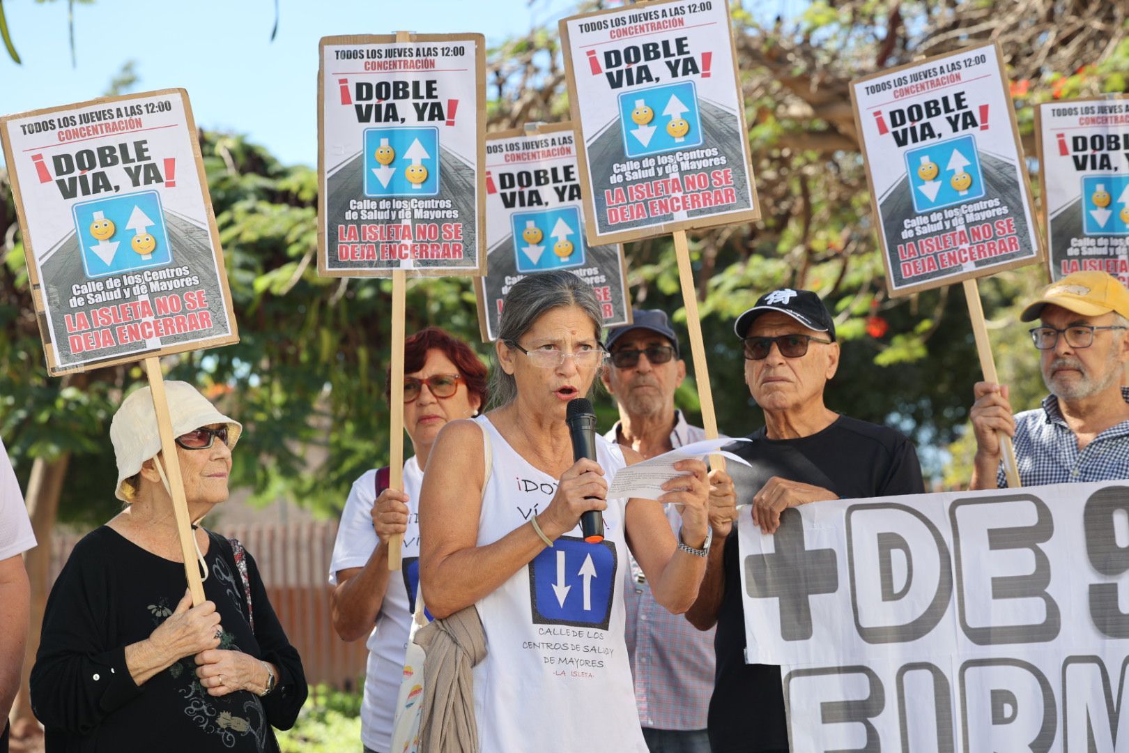 Las imágenes de la nueva manifestación en La Isleta por la doble vía
