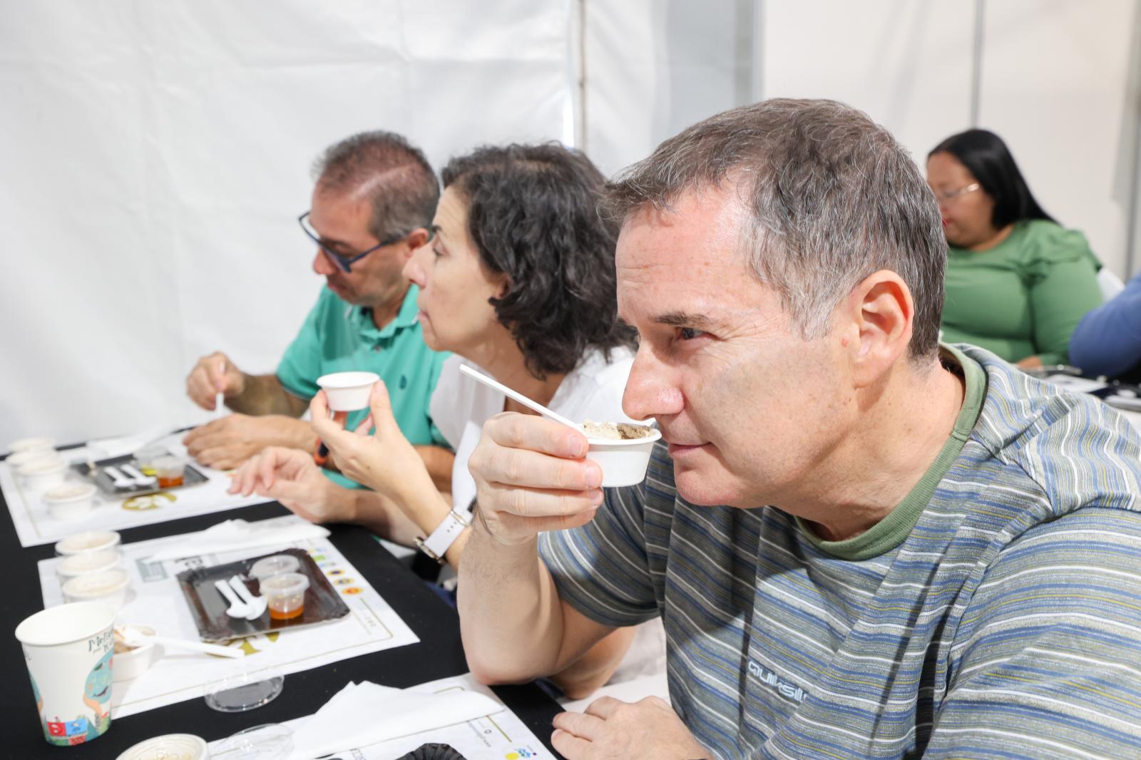 Las mejores imágenes de la feria regional de vino, queso y miel en Santa Brígida
