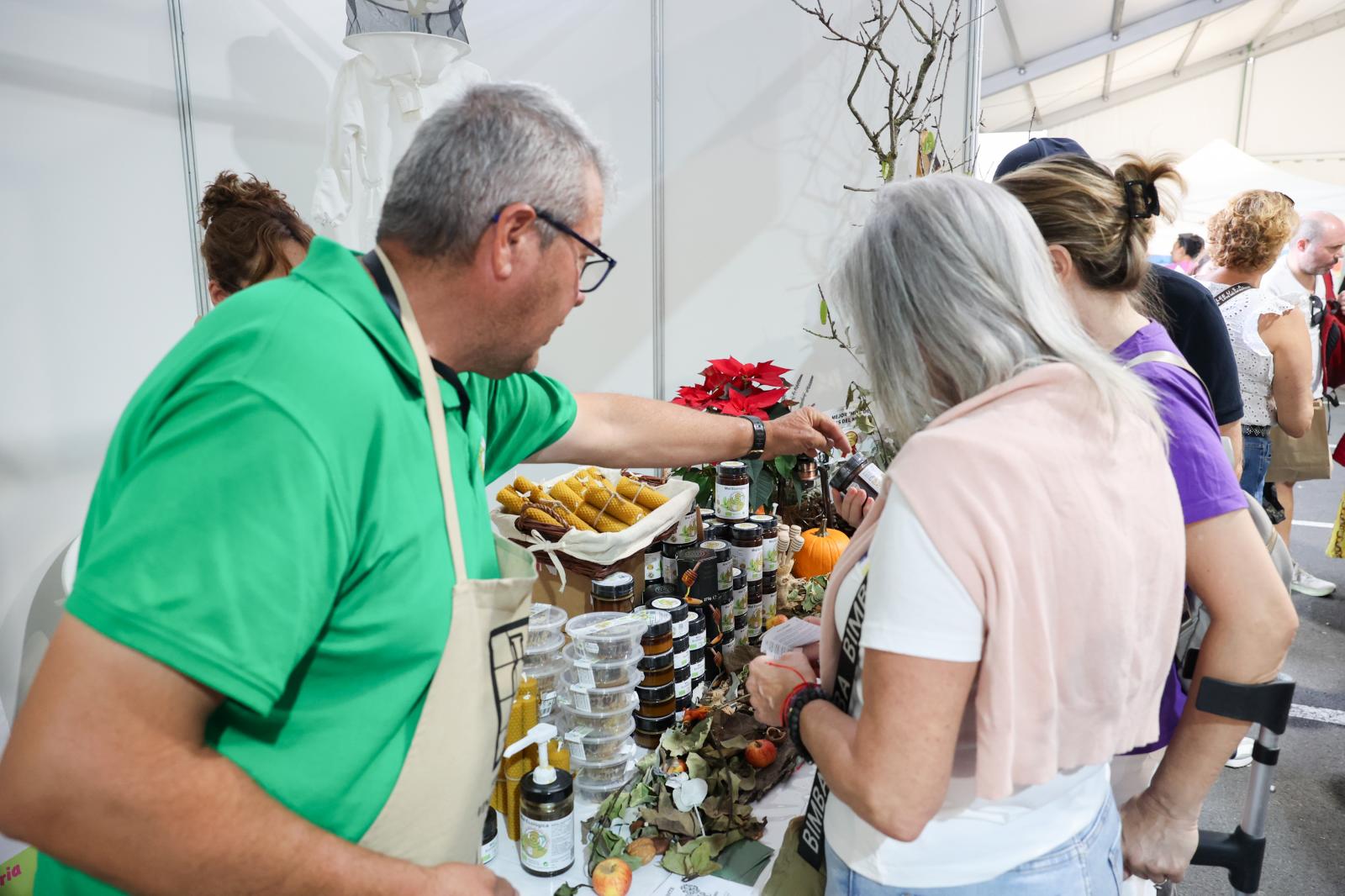 Las mejores imágenes de la feria regional de vino, queso y miel en Santa Brígida