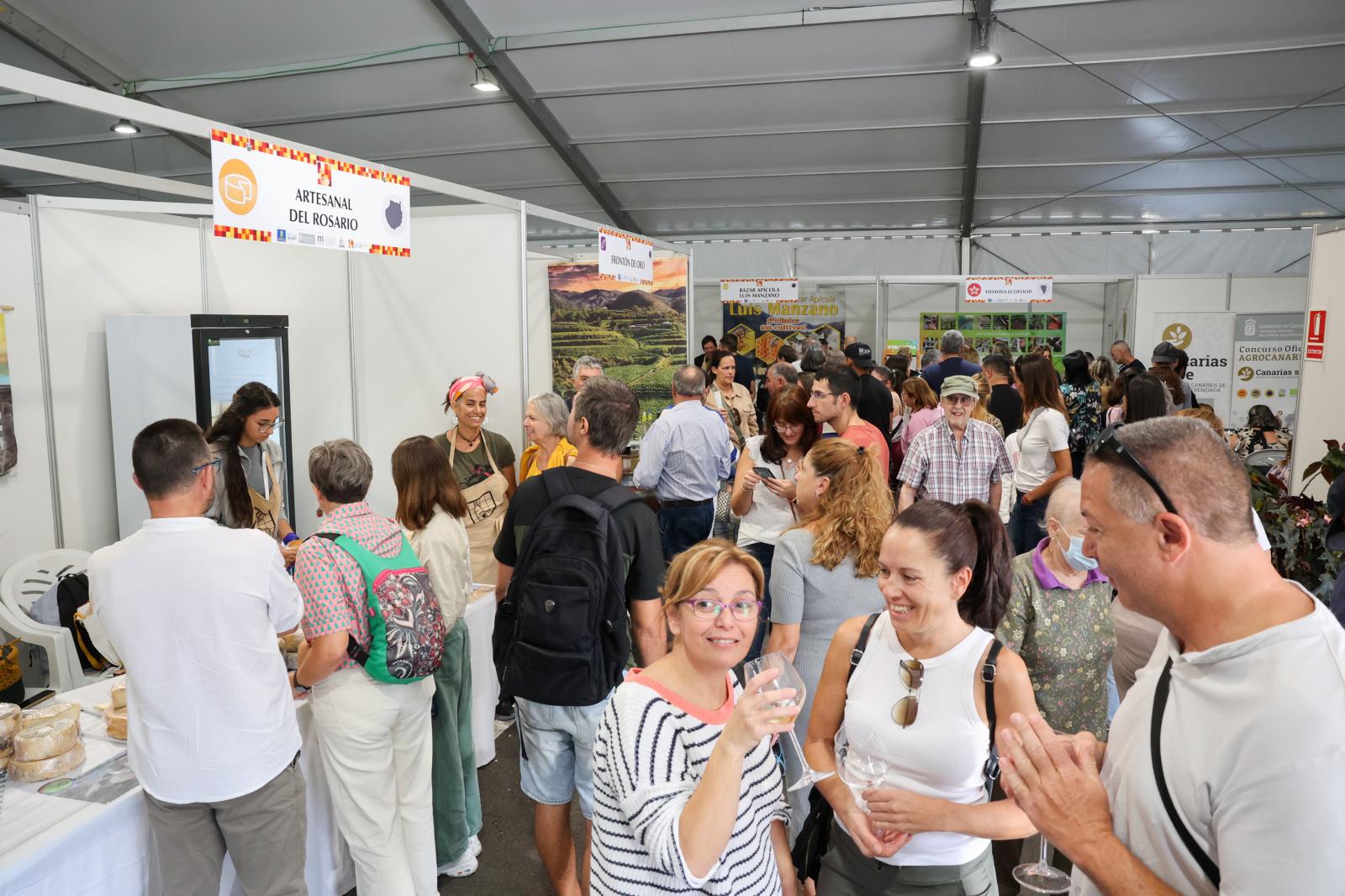 Las mejores imágenes de la feria regional de vino, queso y miel en Santa Brígida