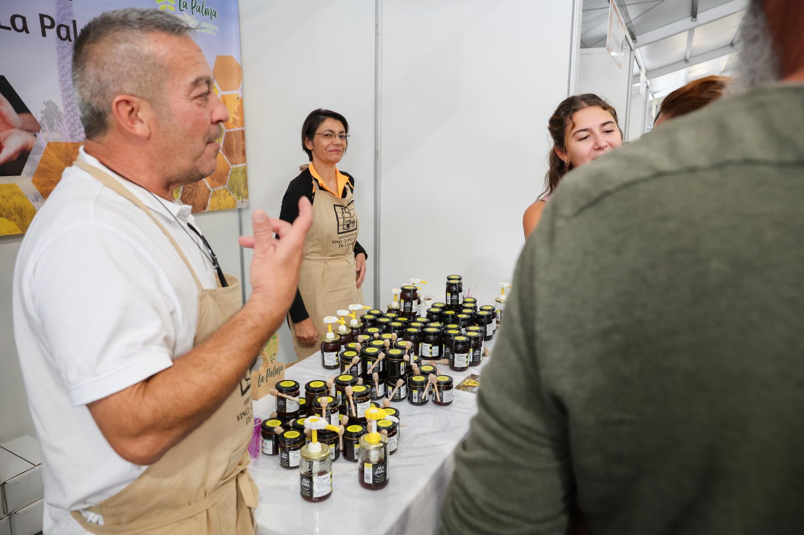 Las mejores imágenes de la feria regional de vino, queso y miel en Santa Brígida