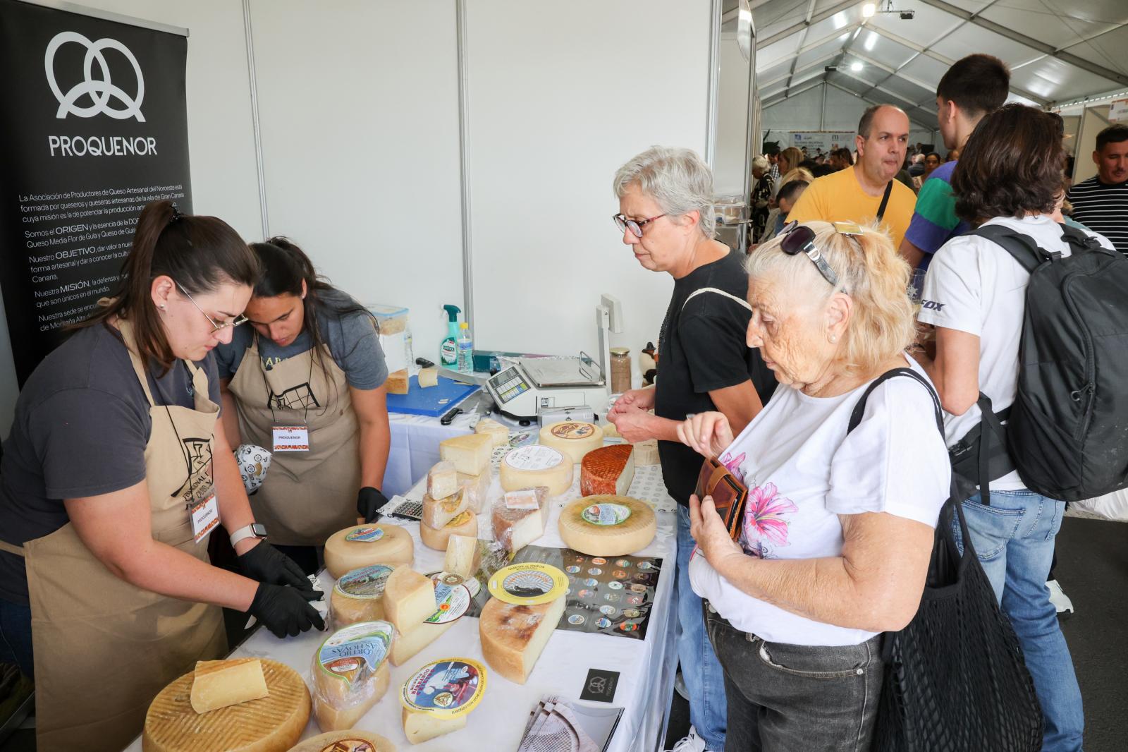 Las mejores imágenes de la feria regional de vino, queso y miel en Santa Brígida