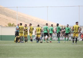 La mejora del campo de fútbol de Yaiza se prevé que pueda estar en dos meses