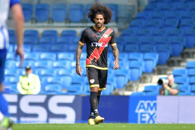 Aridane, en un duelo con el Rayo.