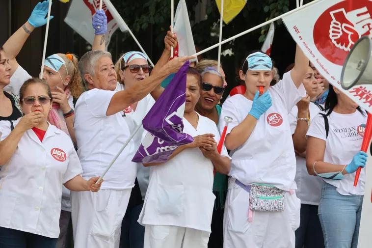 Protesta frente a las casas consistoriales de Las Palmas de Gran Canaria.