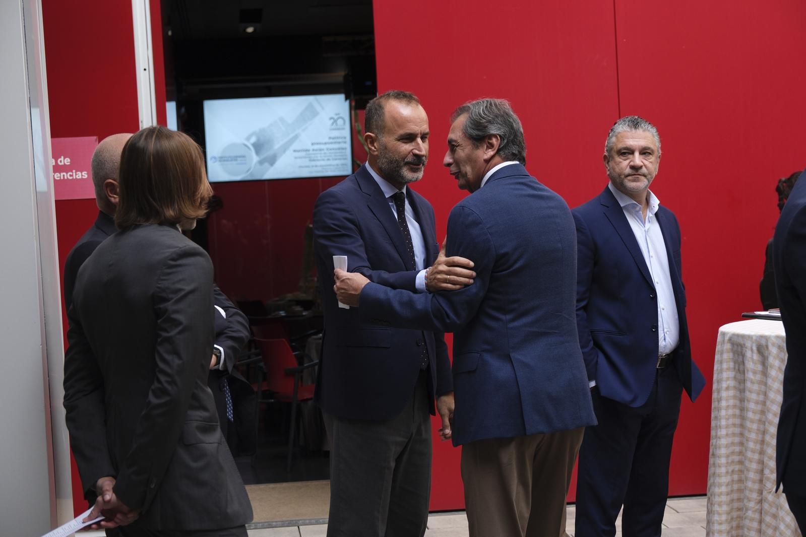 Imágenes de la conferencia sobre los presupuestos de Canarias para 2025