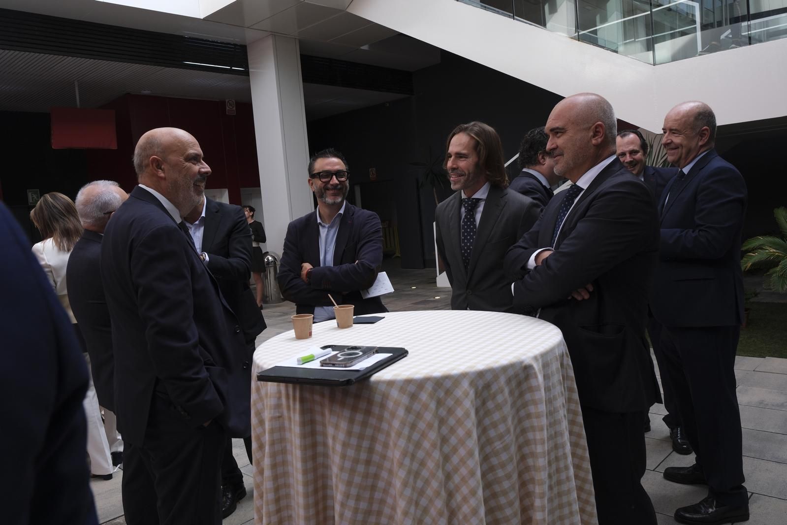 Imágenes de la conferencia sobre los presupuestos de Canarias para 2025