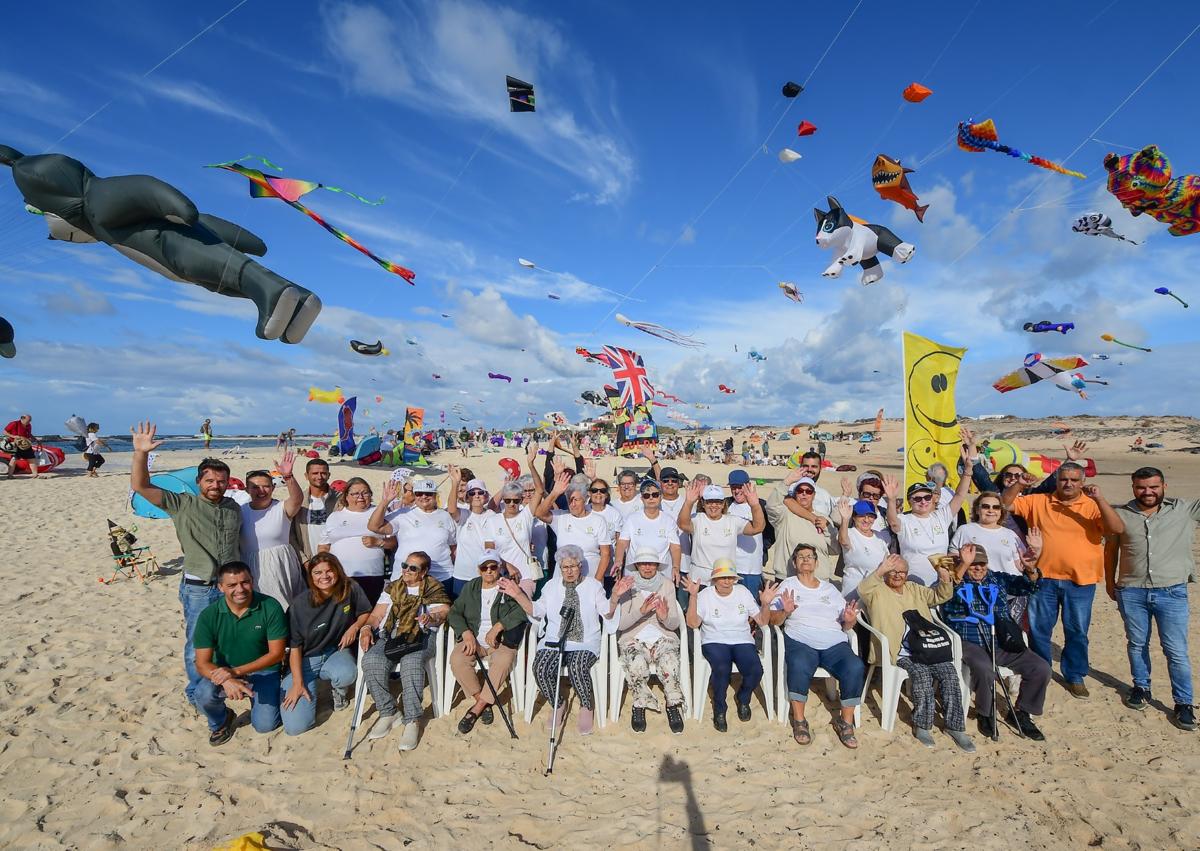 Imagen secundaria 1 - Peces-cometas &#039;nadan&#039; en el cielo de El Cotillo