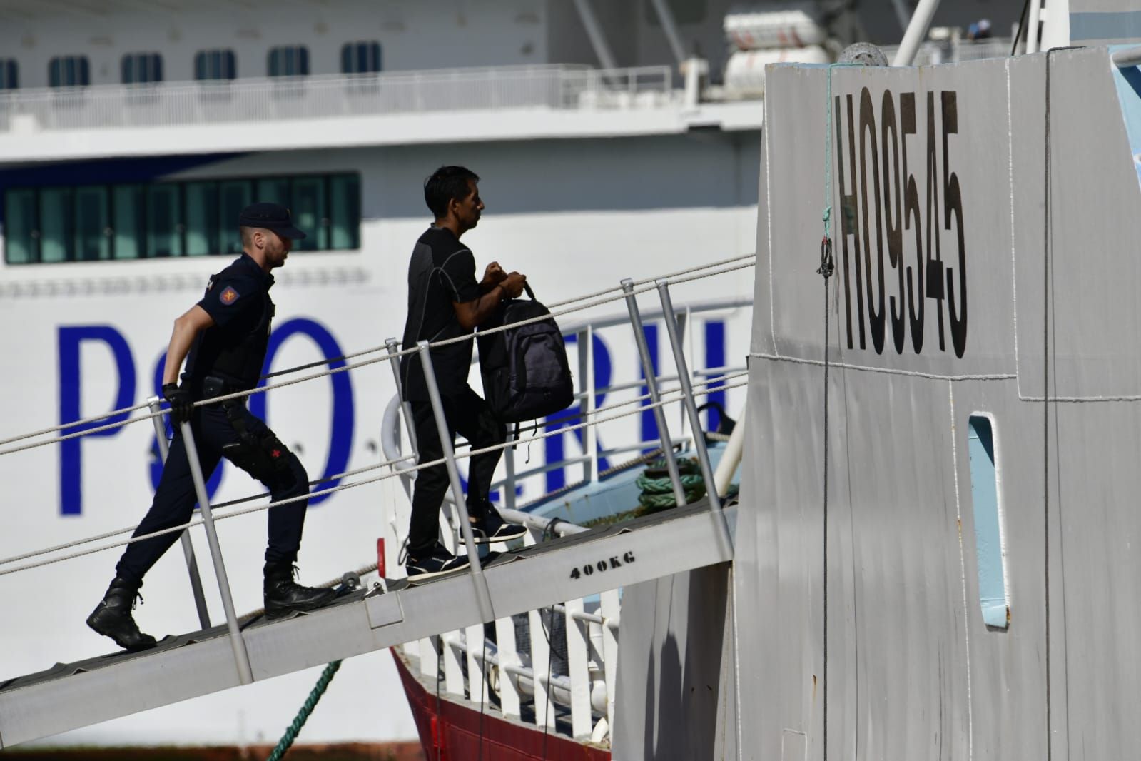 Imágenes de la mercancía incautada por la Policía Nacional a 500 millas de las islas