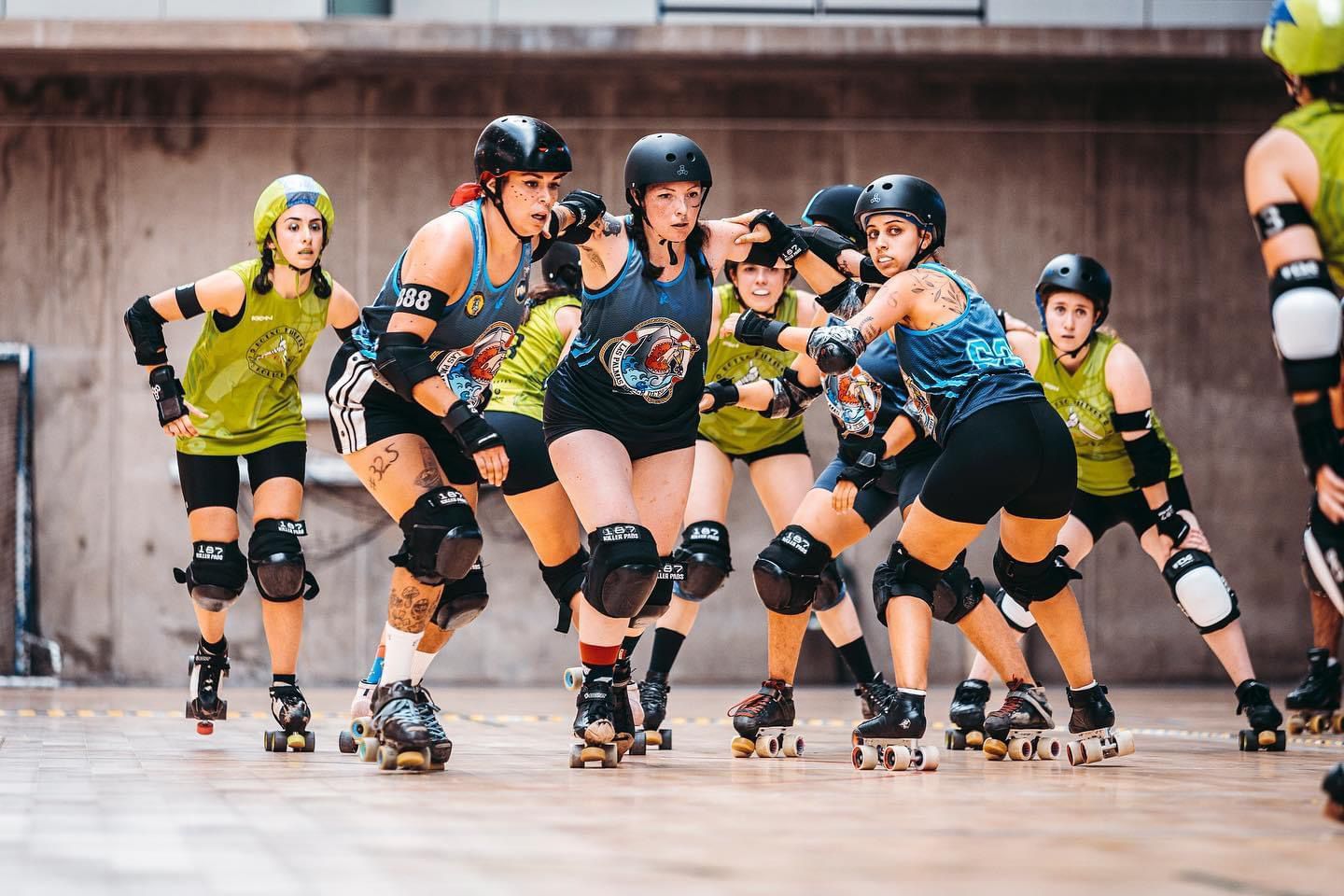 Imagen de un partido entre Las Palmas Roller Derby y las Botxo Killers de Bilbao.