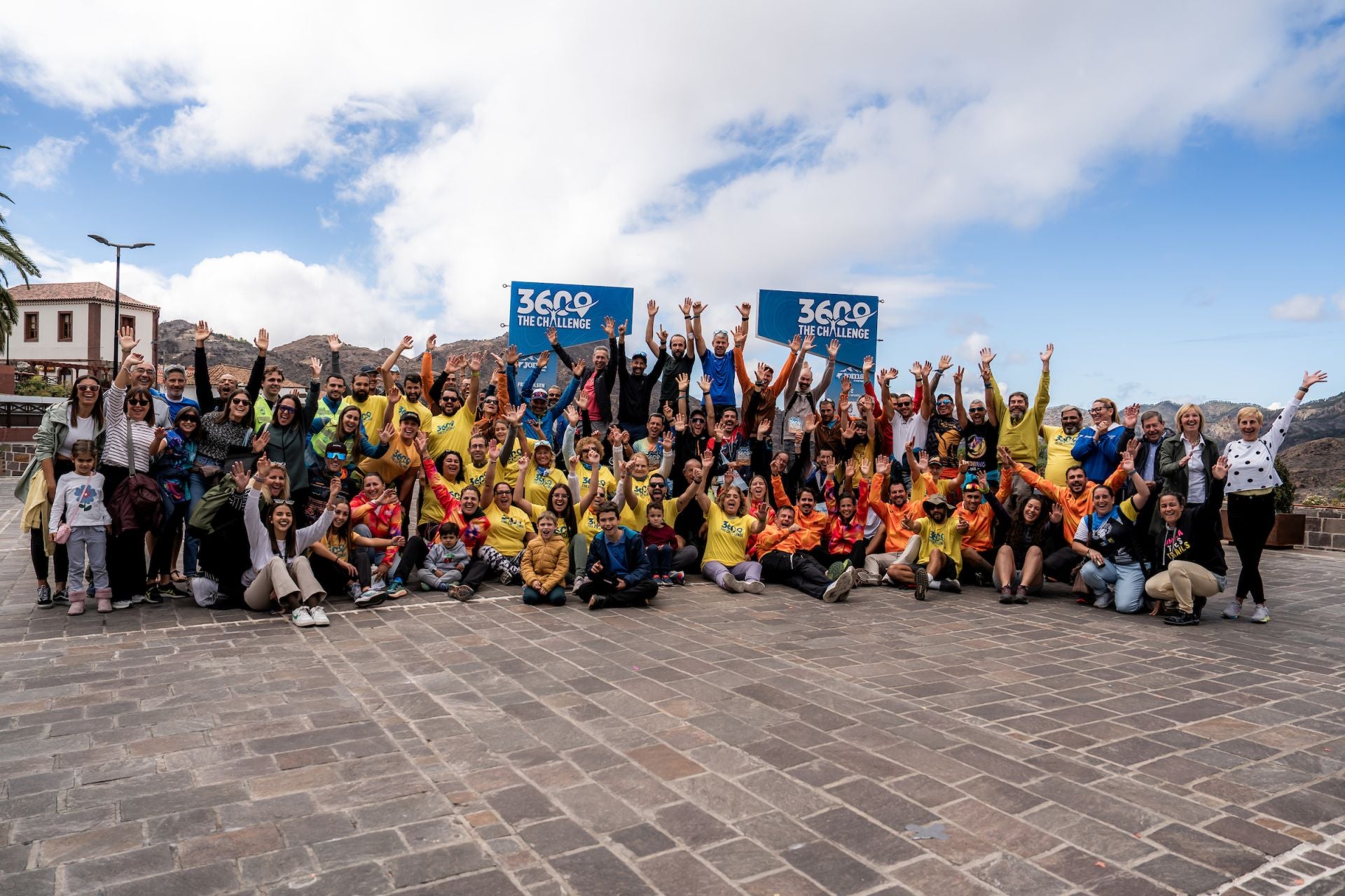 Foto de familia tras cruzar la meta.