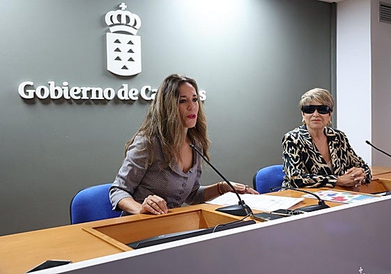 Jéssica de León y Salud Gil, durante la rueda prensa ofrecida en la sede de la Consejería de Empleo.