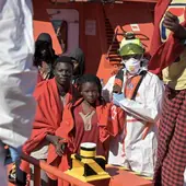 Llegada de migrantes al muelle de La Restinga, en El Hierro, durante los primeros días de noviembre.