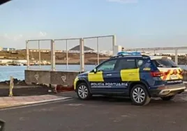 Vehículo de la Policía Portuaria en Arrecife.