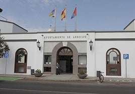 La cesión del suelo de Maneje y el delirio del caballo negro del PSOE