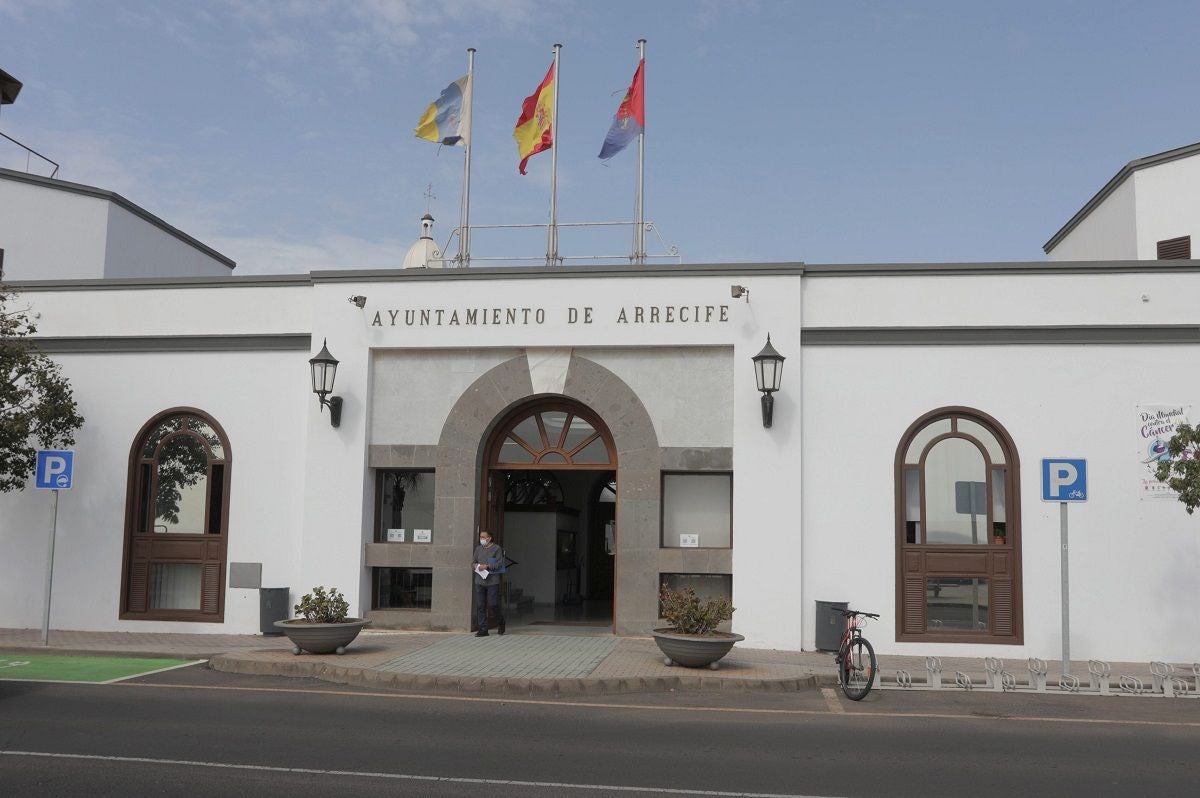 La cesión del suelo de Maneje y el delirio del caballo negro del PSOE