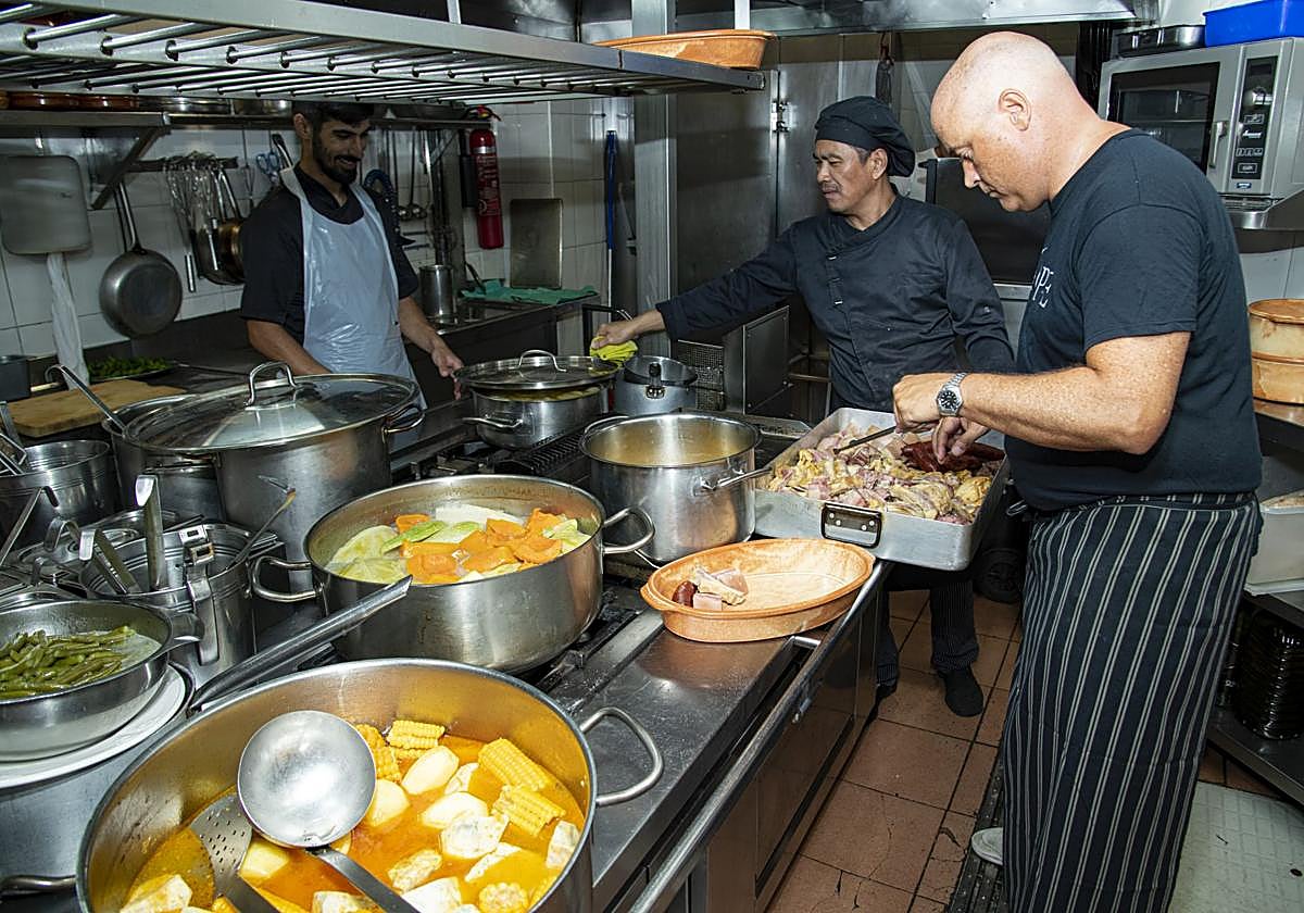 Imagen de archivo de la cocina del restaurante Rías Bajas.