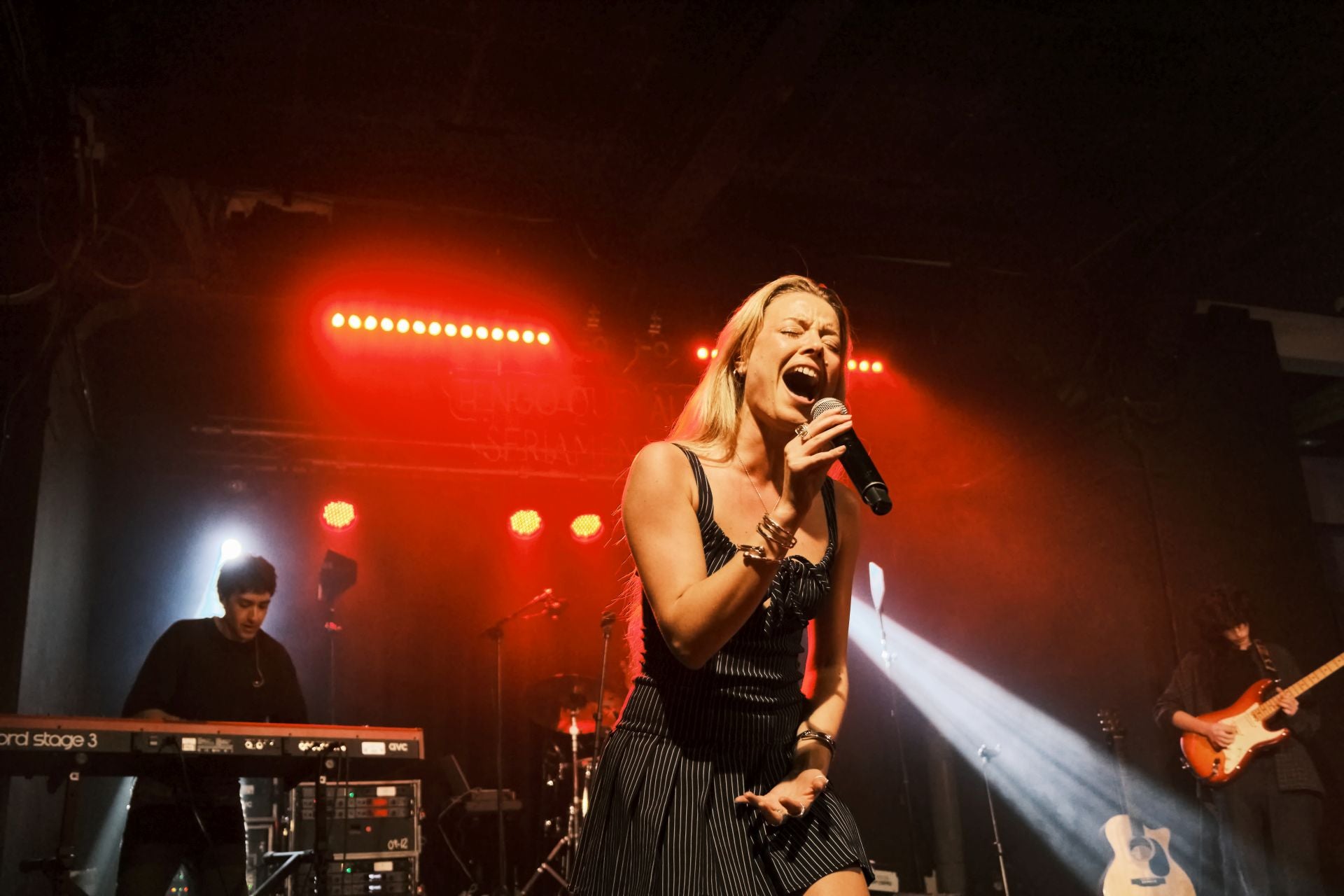 Imagen secundaria 1 - Marina Reche y su paso de la claridad a la oscuridad para sanar
