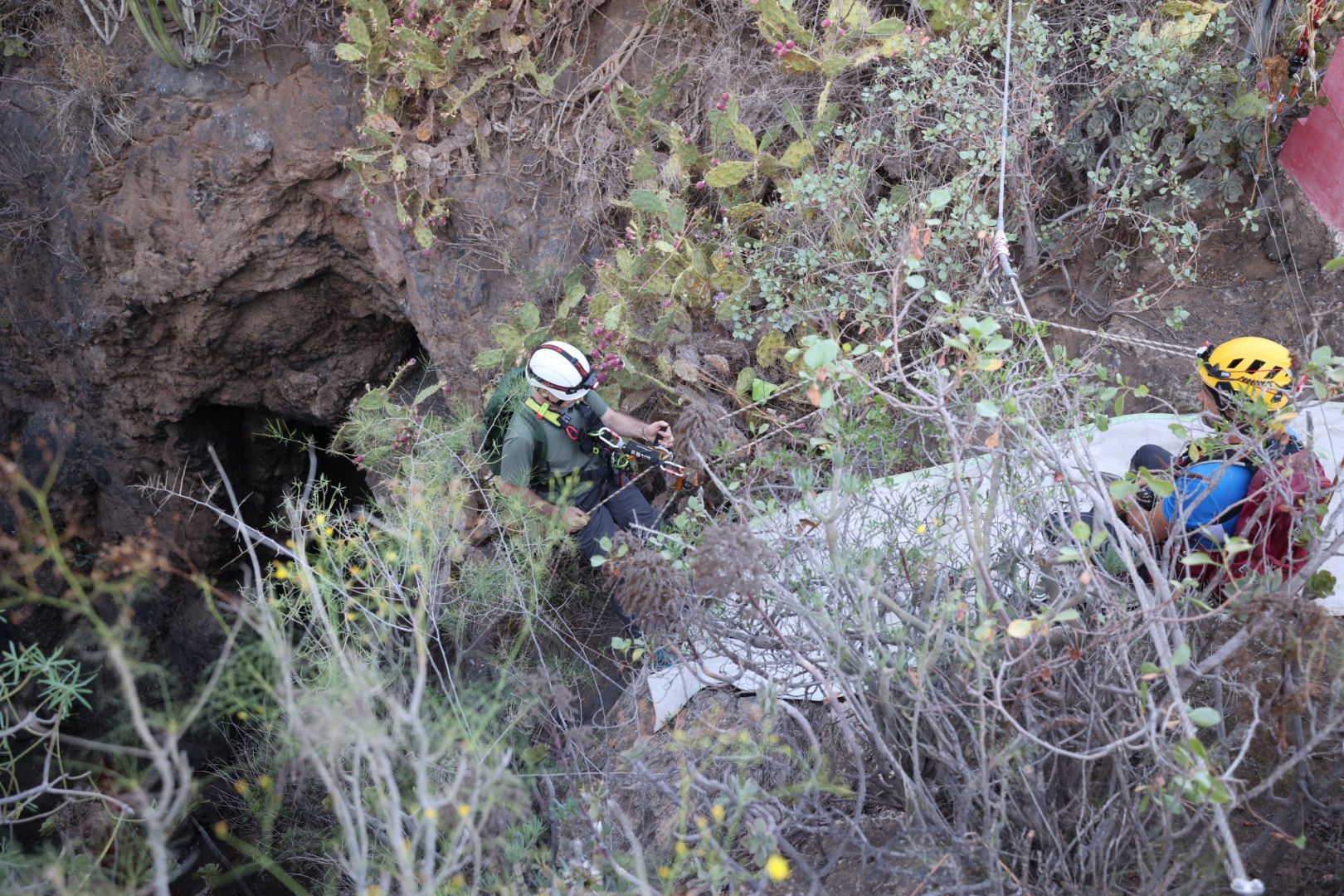 Quinto descenso para la intervención arqueológica en la Sima de Jinámar