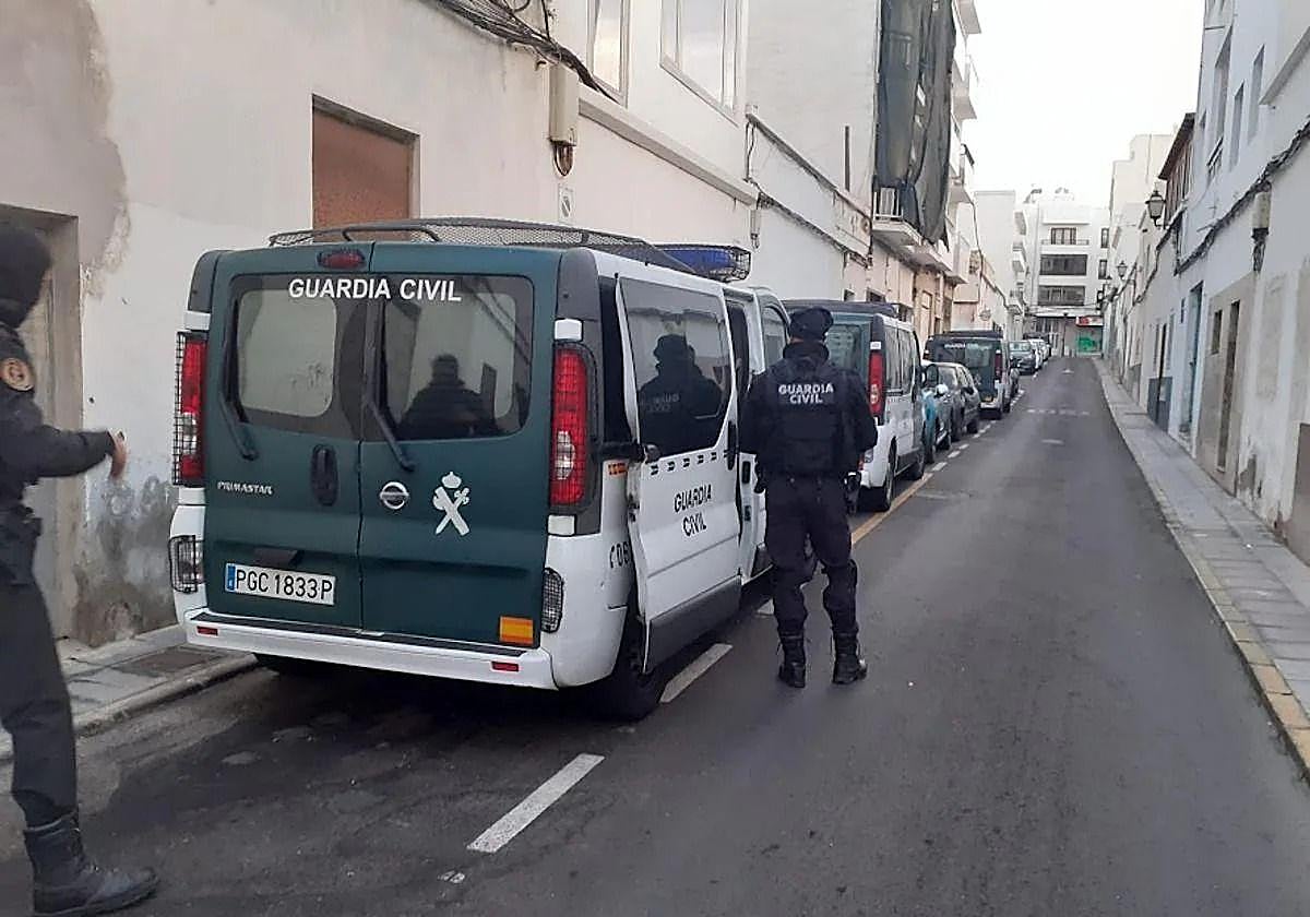 Foto archivo de agentes de la Guardia Civil en Arrecife.