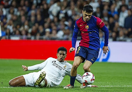 Pedri, minimizando a Bellingham.