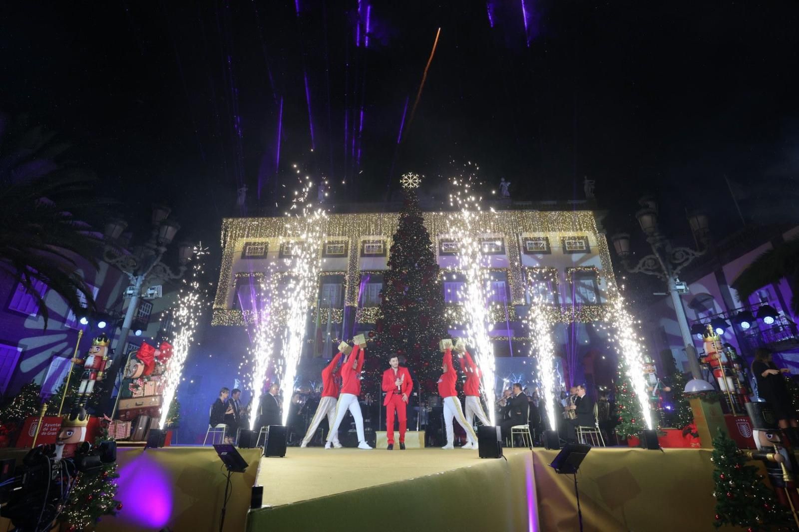 Luces, magia y música en el encendido navideño de la capital