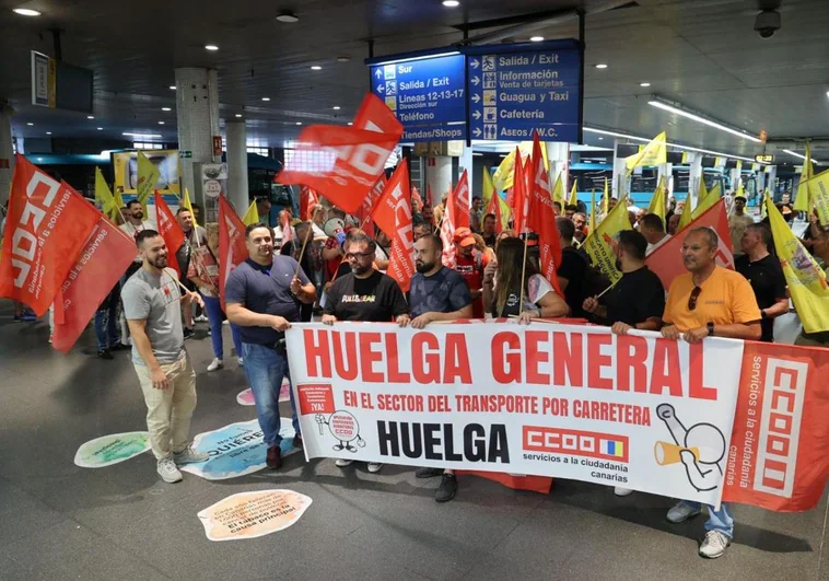 Huelga de transportes en Gran Canaria este jueves en la estación de San Telmo.