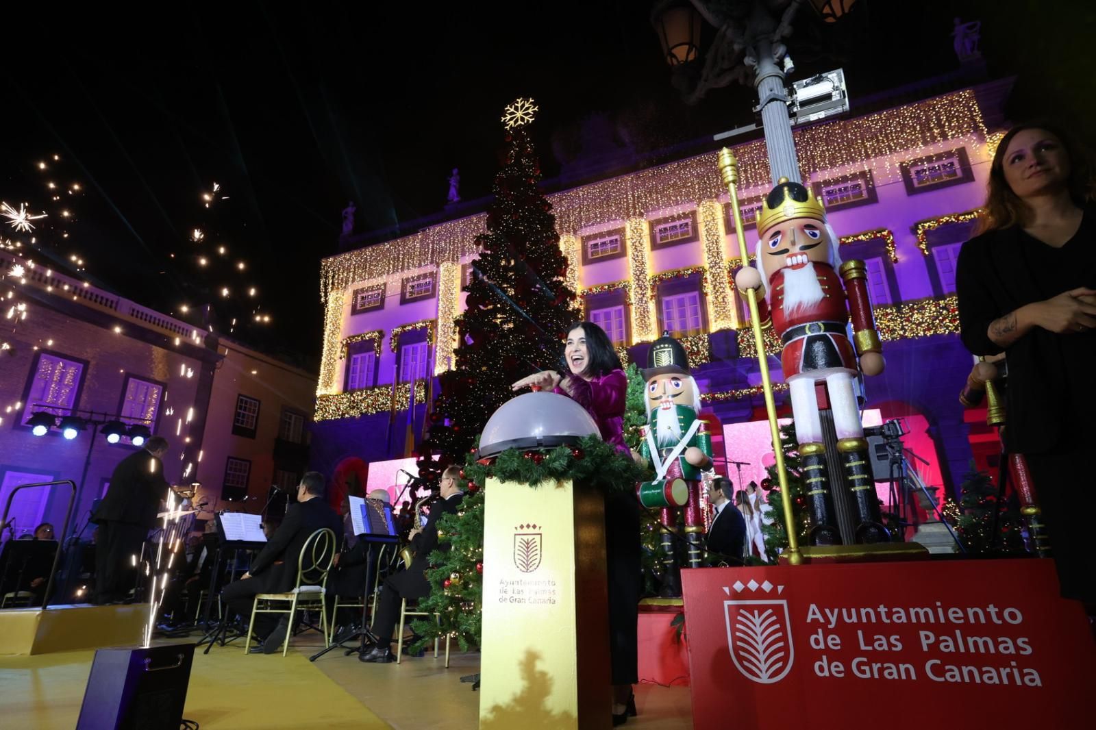 Luces, magia y música en el encendido navideño de la capital
