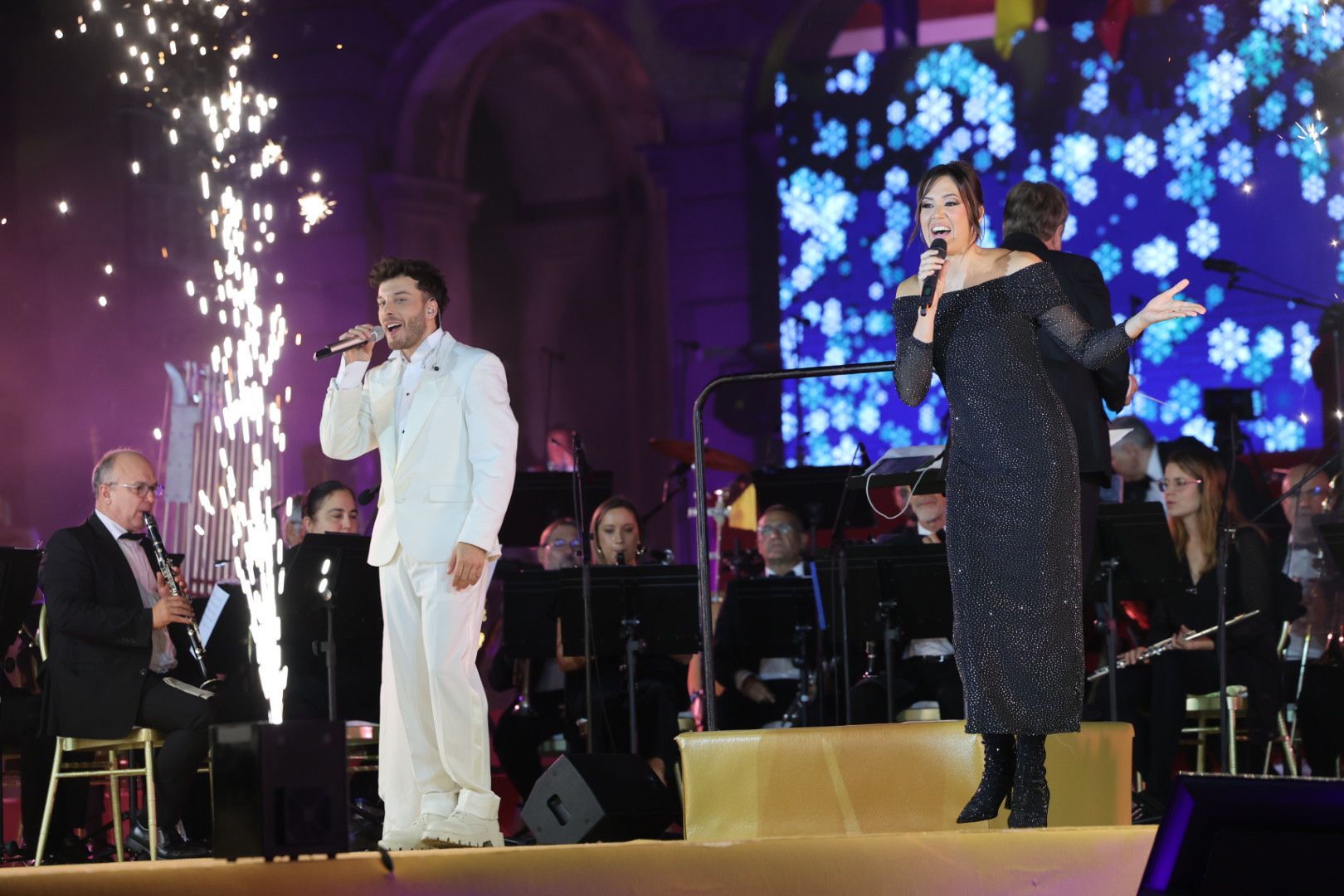 Luces, magia y música en el encendido navideño de la capital