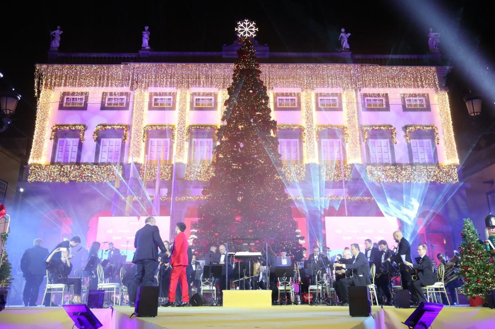 Luces, magia y música en el encendido navideño de la capital