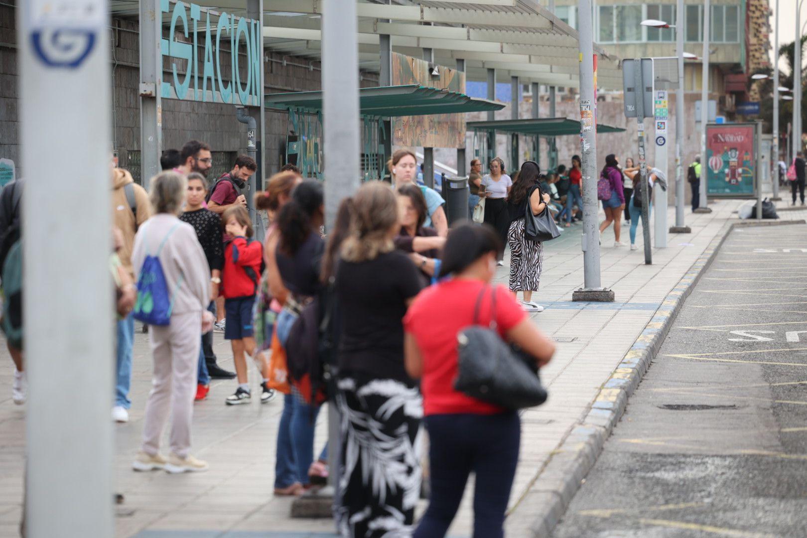 La huelga de transportes de la capital grancanaria, en imágenes
