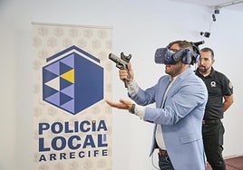 Alcalde probando el simulador profesional.